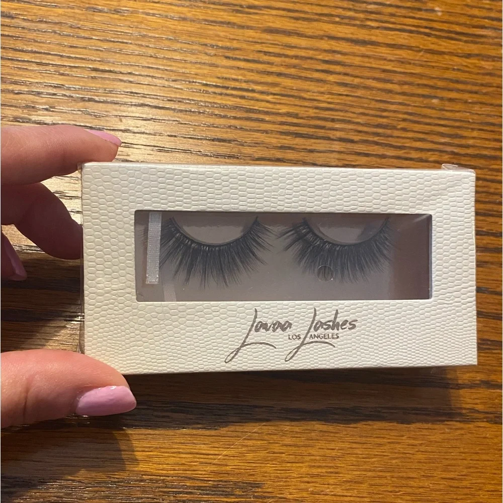 Lash Bundle - Picture 10 of 16